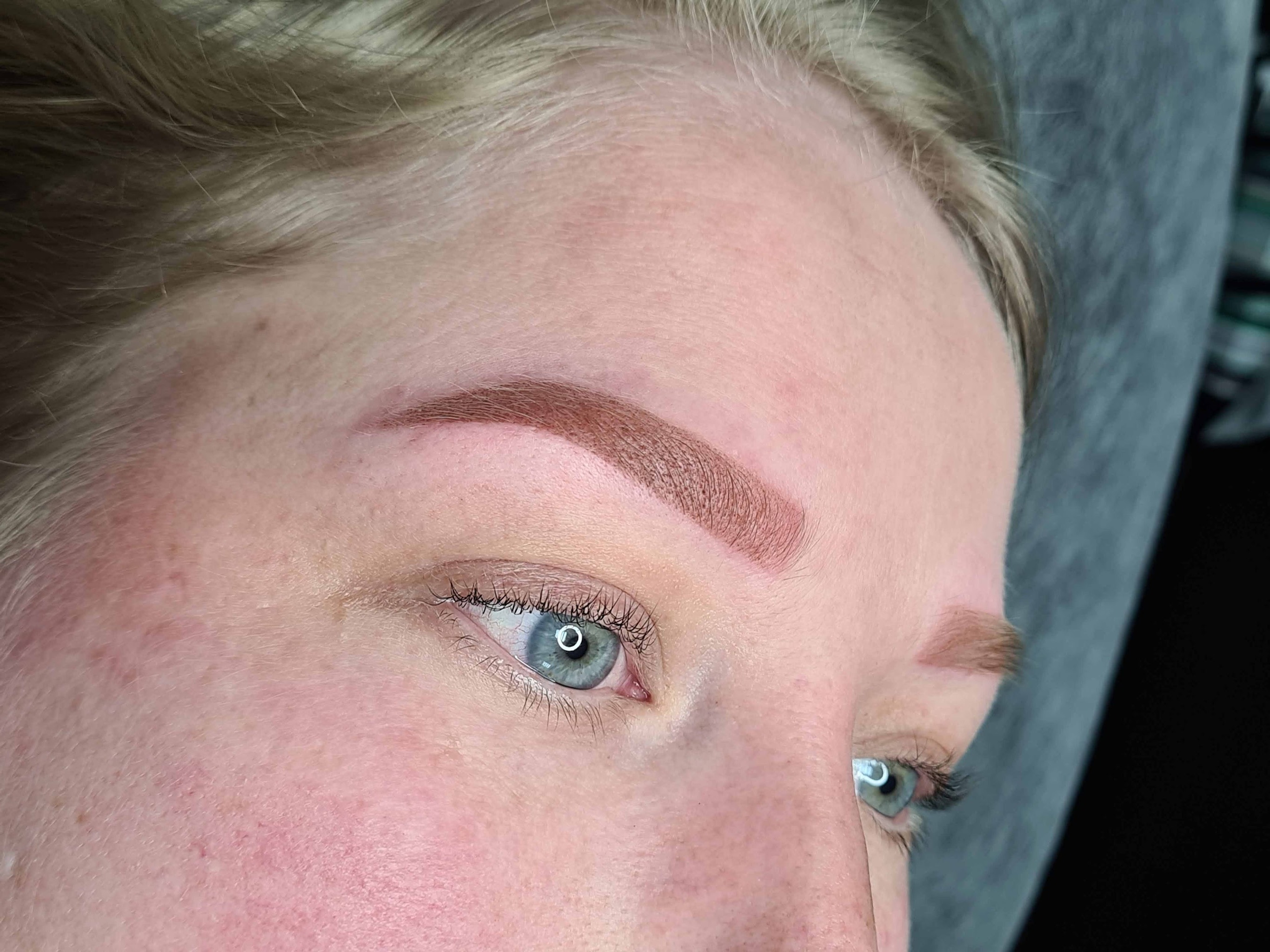 Powderbrows met een zacht poedereffect